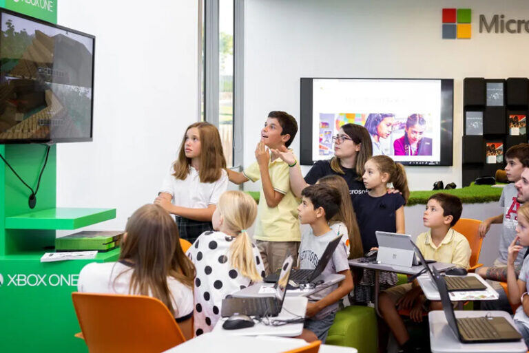 LNC-EU-microsoft-edulab-aula-futuro-Students-768x513