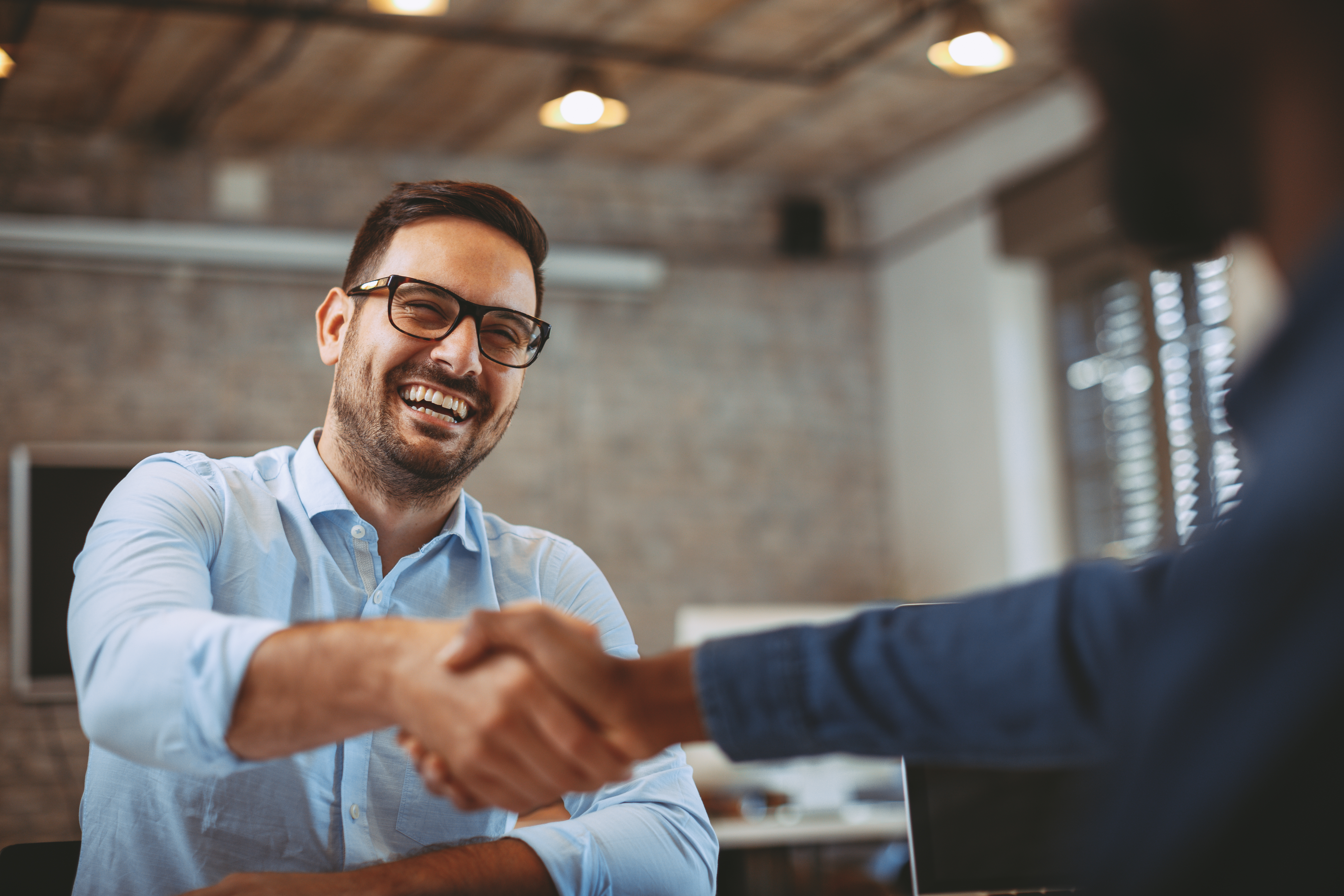 shutterstock_1049691002-closing-deal-handshake-business-partner